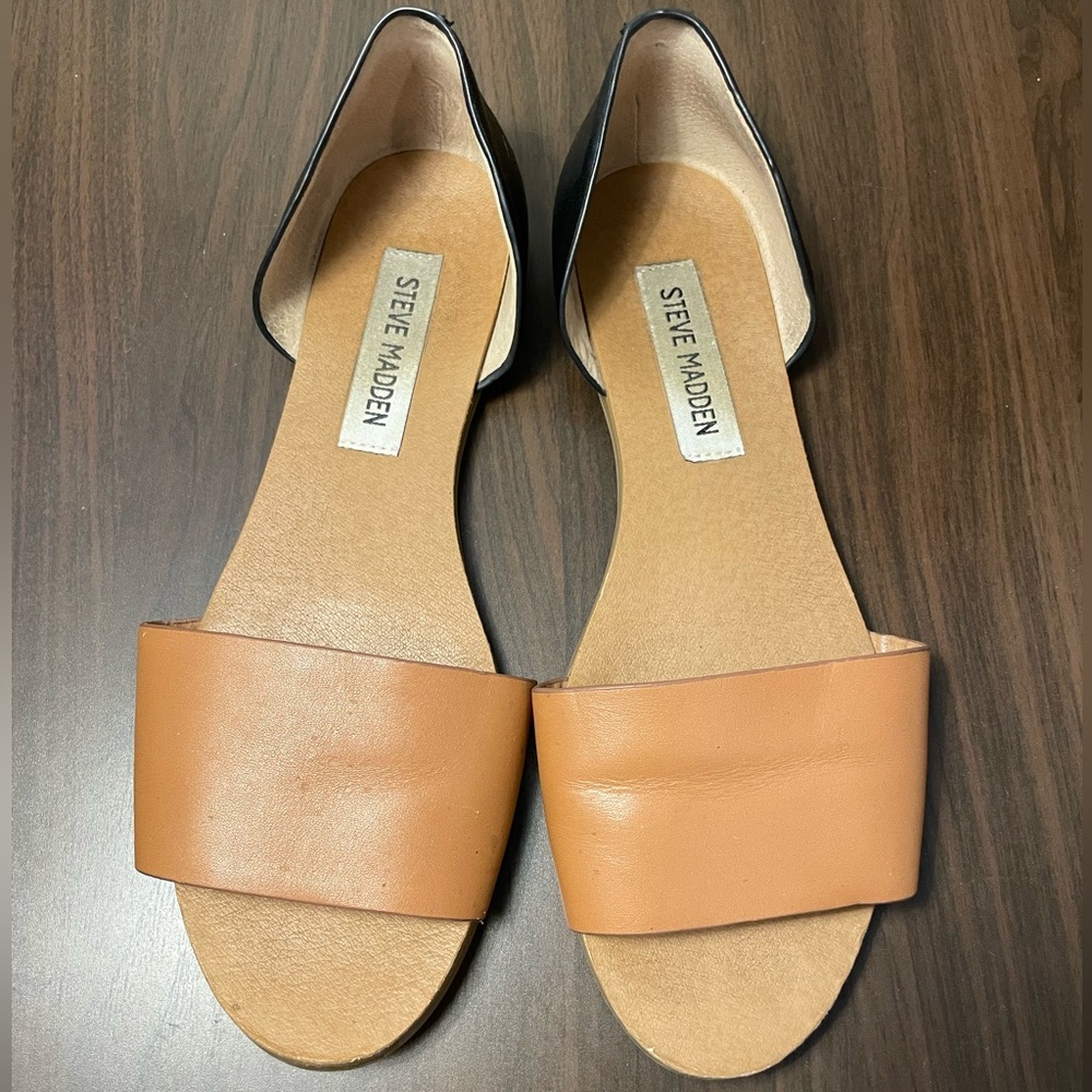Steve Madden leather brown and black flats/sandals?